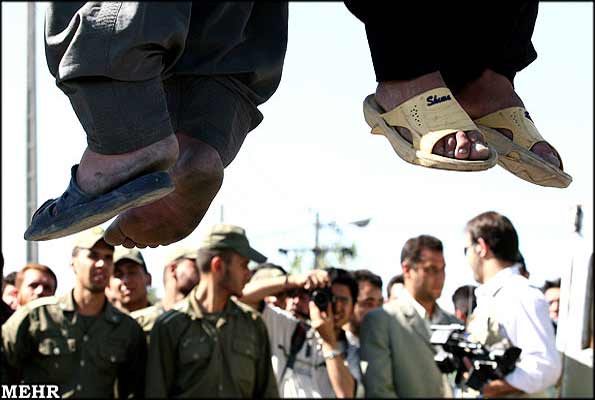 Irán ahorca en público a cinco personas sin especificar los delitos cometidos Irán ahorca en público a cinco personas sin especificar los delitos cometidos