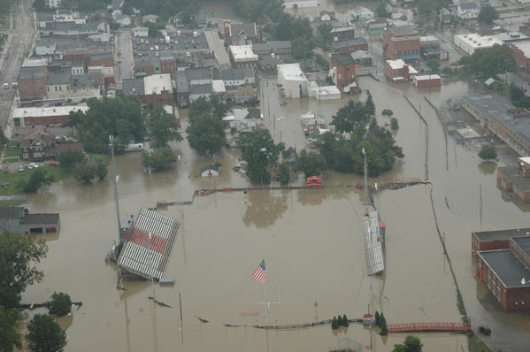 Al menos 22 muertos en EEUU por las intensas lluvias Al menos 22 muertos en EEUU por las intensas lluvias