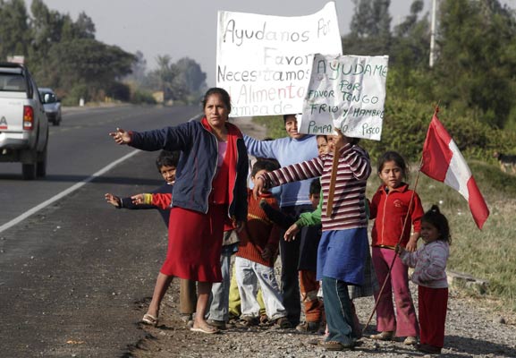 Pisco sigue sin luz ni agua una semana después del terremoto Pisco sigue sin luz ni agua una semana después del terremoto