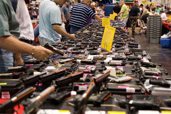 Comprando pistolas Comprando pistolas