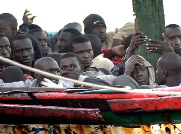 Inmigrantes ilegales llegados a la costa española (EFE) Inmigrantes ilegales llegados a la costa española (EFE)