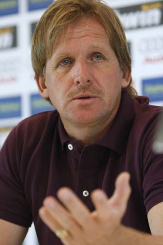 schuster en rueda de prensa schuster en rueda de prensa