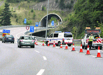 Cinco avisos de bomba de ETA en el regreso Cinco avisos de bomba de ETA en el regreso