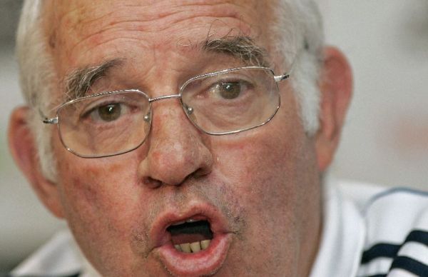 Luis Aragonés en una rueda de prensa Luis Aragonés en una rueda de prensa