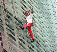 Spiderman escala torres en Barcelona Spiderman escala torres en Barcelona