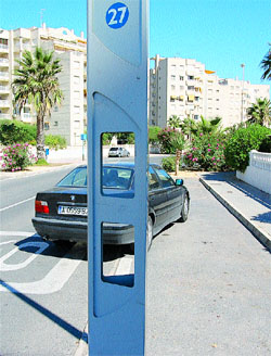 Imposible saber cuándo pasa el bus en Urbanova porque no hay carteles Imposible saber cuándo pasa el bus en Urbanova porque no hay carteles