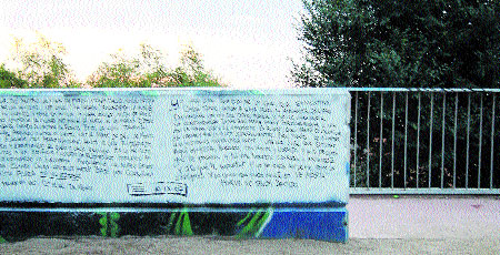 Grafit amb 500 paraules al Guinardó Grafit amb 500 paraules al Guinardó