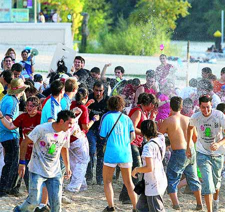 Lucha por ver quién se divierte más Lucha por ver quién se divierte más