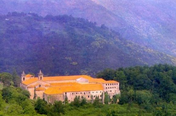El Monasterio de San Estevo El Monasterio de San Estevo