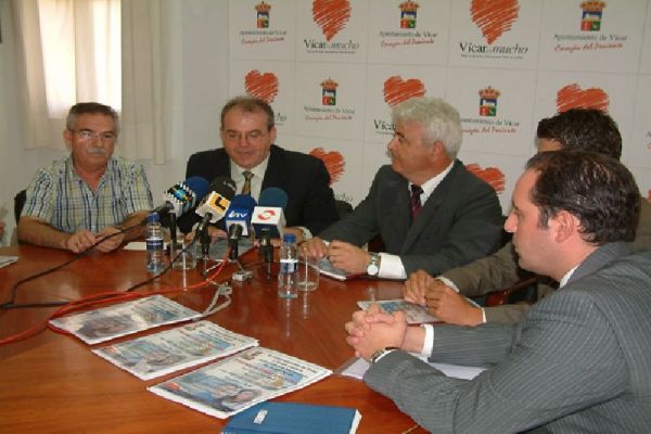 El Alcalde de Vícar en la presentación de la promoción de viviendas El Alcalde de Vícar en la presentación de la promoción de viviendas
