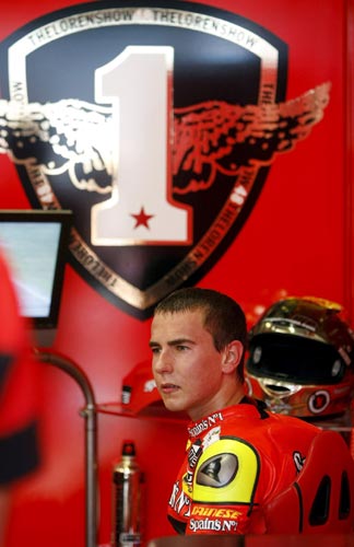 Lorenzo en el paddock Lorenzo en el paddock