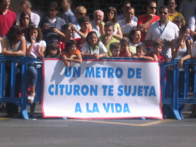 Pancarta de un grupo de asistentes Pancarta de un grupo de asistentes
