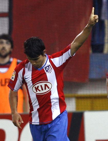 'Kun' Agüero celebra su gol al Racinng de Santander 'Kun' Agüero celebra su gol al Racinng de Santander