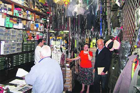La esencia de la jara y el sedal en una tienda La esencia de la jara y el sedal en una tienda