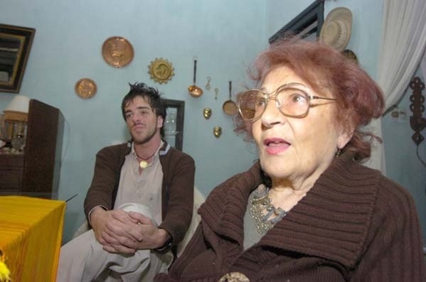 Se casaron a pesar de los 58 años de diferencia. Se casaron a pesar de los 58 años de diferencia.