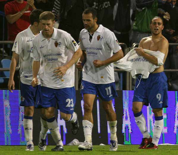 Los jugadores del Zaragoza celebran el gol de Sergio García Los jugadores del Zaragoza celebran el gol de Sergio García