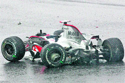 Alonso resbala en Fuji Alonso resbala en Fuji