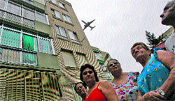 Un barrio entero se muda hoy por el ruido de Barajas Un barrio entero se muda hoy por el ruido de Barajas