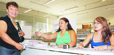 Los ecuatorianos votan blindados hasta las cejas Los ecuatorianos votan blindados hasta las cejas