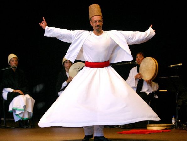 Actuación de música y danza sufí Actuación de música y danza sufí