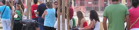 Las colas en la comisaría de La Alameda son habituales Las colas en la comisaría de La Alameda son habituales