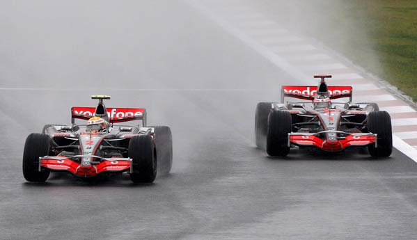 McLaren podría dividirse en dos en 2008 McLaren podría dividirse en dos en 2008