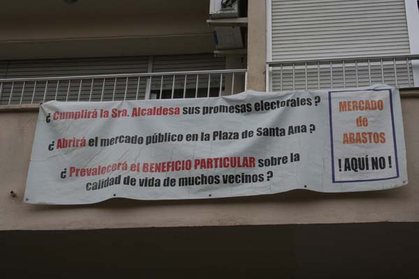 Los vecinos se rebelan contra el mercado Los vecinos se rebelan contra el mercado