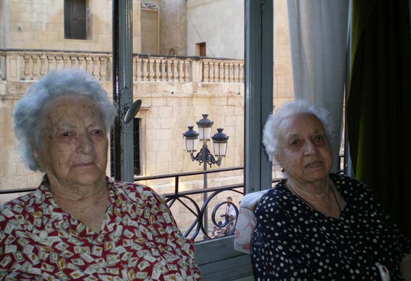 Bienvenida y Francisca Bienvenida y Francisca
