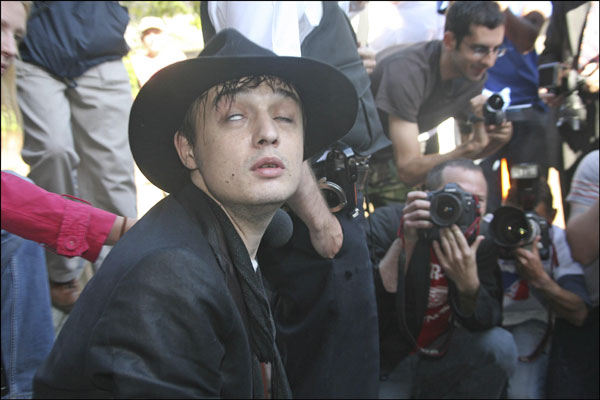 Pete Doherty intenta suicidarse Pete Doherty intenta suicidarse