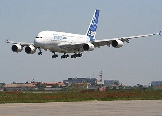 Singapore Airlines recibe el primer A380 Singapore Airlines recibe el primer A380