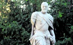 Carlos V pierde por cuarta vez en tres años su brazo derecho Carlos V pierde por cuarta vez en tres años su brazo derecho