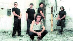 Una descarga rockera a tres bandas Una descarga rockera a tres bandas