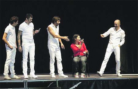 SE BuscaN humor y acción en directo SE BuscaN humor y acción en directo