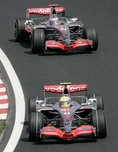 Hamilton con Alonso Hamilton con Alonso