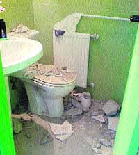 Cae el techo del baño de un apartamento de la UVA Cae el techo del baño de un apartamento de la UVA