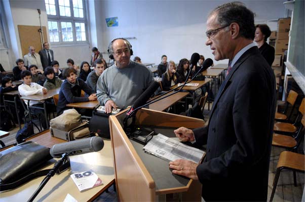 Lectura de la carta en un colegio Lectura de la carta en un colegio
