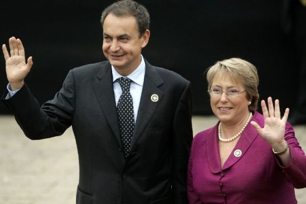 Zapatero junto a Michelle Bachelet Zapatero junto a Michelle Bachelet