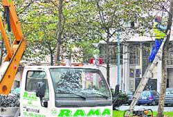 Empiezan a instalar en las calles las luces de Navidad Empiezan a instalar en las calles las luces de Navidad