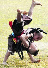 Dos niños a cara de perro Dos niños a cara de perro