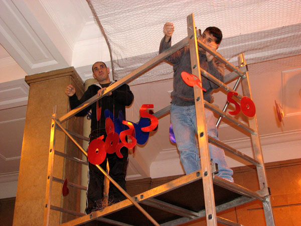Reclusos decorando el Hospital Trueta Reclusos decorando el Hospital Trueta