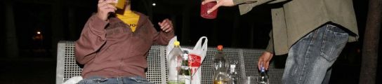 Jóvenes de botellón Jóvenes de botellón