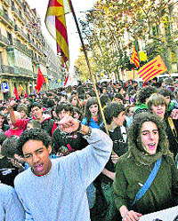 4.000 universitaris volen taxes més barates i que no es privatitzi l’educació 4.000 universitaris volen taxes més barates i que no es privatitzi l’educació