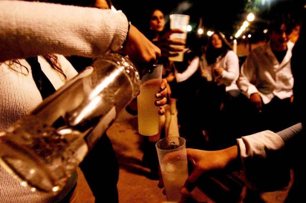 Los padres no abordan el problema del alcohol con sus hijos, según un estudio Los padres no abordan el problema del alcohol con sus hijos, según un estudio
