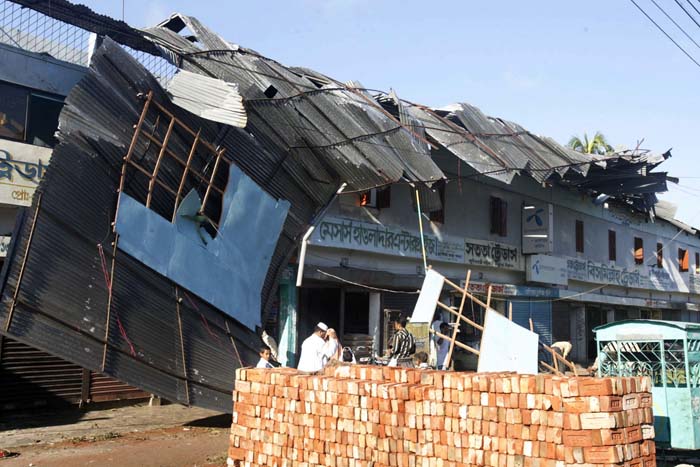 Vista de los daños en una residencia en Barisal. Vista de los daños en una residencia en Barisal.