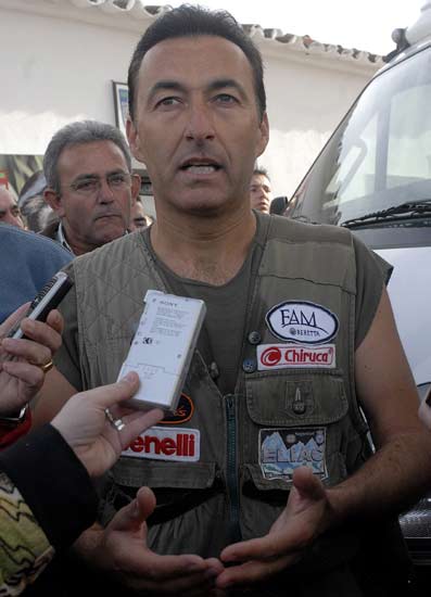 Francisco Sierra, tetracampeón de España de caza menor con perro, atiende a la prensa tras ser descalificado. Francisco Sierra, tetracampeón de España de caza menor con perro, atiende a la prensa tras ser descalificado.