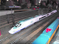L’AVE en miniatura sí que arriba a temps en una exhibició a Sabadell L’AVE en miniatura sí que arriba a temps en una exhibició a Sabadell
