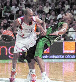 El Barça cede con el DKV Joventut y el Real Madrid El Barça cede con el DKV Joventut y el Real Madrid
