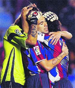 El Levante logra ante su afición una goleada para la esperanza El Levante logra ante su afición una goleada para la esperanza
