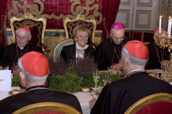 Cena ofrecida por el Gobierno en la embajada de España Cena ofrecida por el Gobierno en la embajada de España