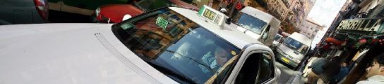 Los usuarios se quejan de la falta de taxis. Los usuarios se quejan de la falta de taxis.